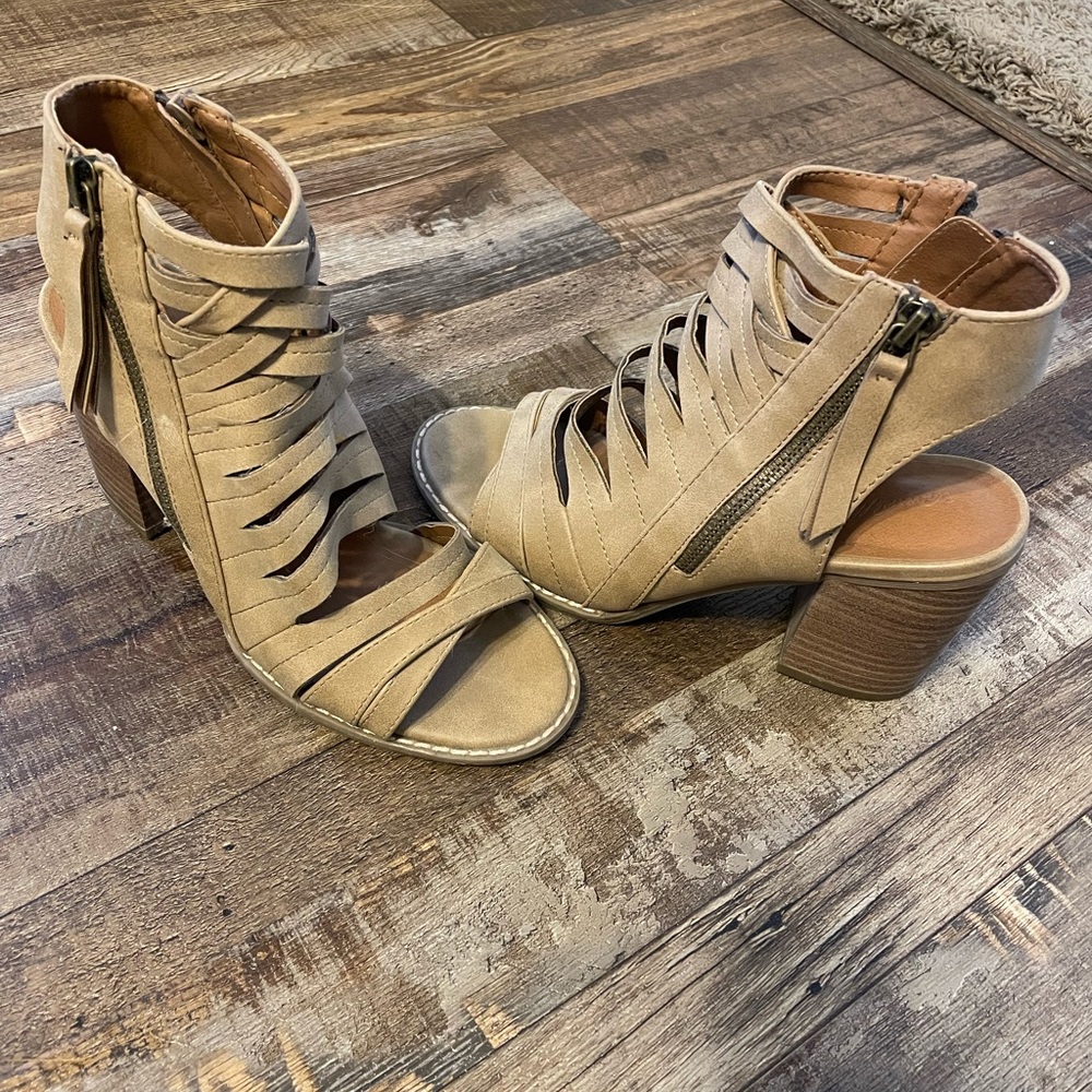 Juniors dressy sandals